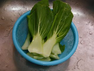 牛肉炒乌冬面的做法步骤1 牛肉炒乌冬面的做法步骤1
