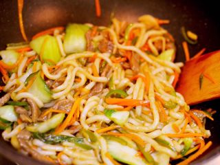 牛肉炒乌冬面的做法步骤14 牛肉炒乌冬面的做法步骤14