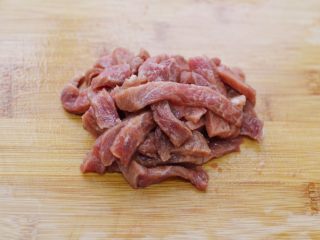 牛肉炒乌冬面的做法步骤4 牛肉炒乌冬面的做法步骤4