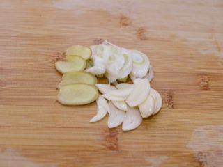 牛肉炒乌冬面的做法步骤5 牛肉炒乌冬面的做法步骤5