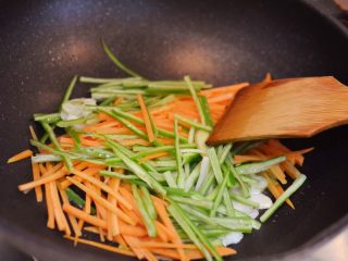 牛肉炒乌冬面的做法步骤9 牛肉炒乌冬面的做法步骤9