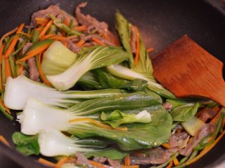 牛肉炒乌冬面的做法步骤11 牛肉炒乌冬面的做法步骤11
