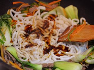 牛肉炒乌冬面的做法步骤13 牛肉炒乌冬面的做法步骤13