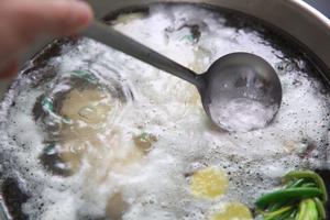 凉拌手撕鸡的做法步骤4 凉拌手撕鸡的做法步骤4