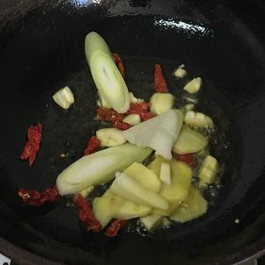 红烧鸡块的做法步骤4 红烧鸡块的做法步骤4