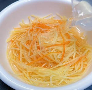 土豆鸡蛋饼的做法(图3) 2.jpg