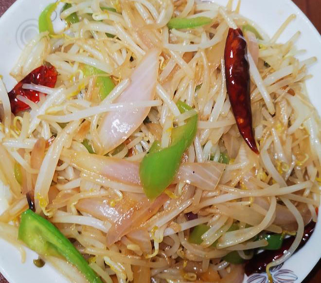 炝炒绿豆芽的做法