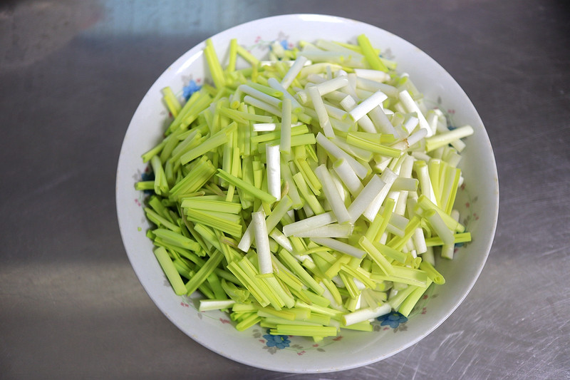 肉丝炒蒜黄的做法(图4) 4.JPG