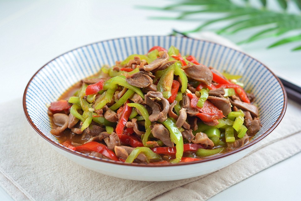 辣椒炒鸡杂的做法