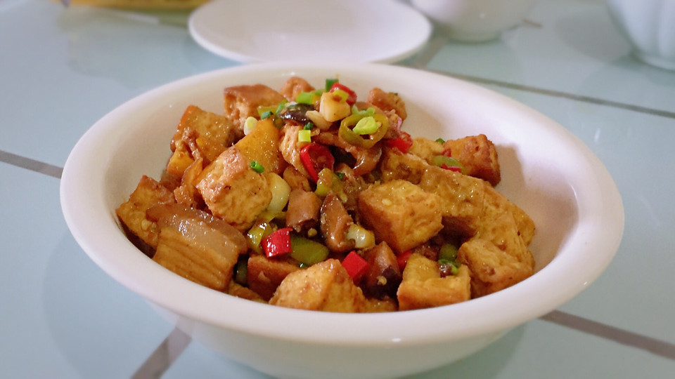 五花肉烧豆腐的做法