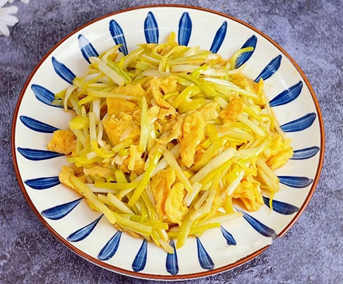 蒜黄炒鸡蛋