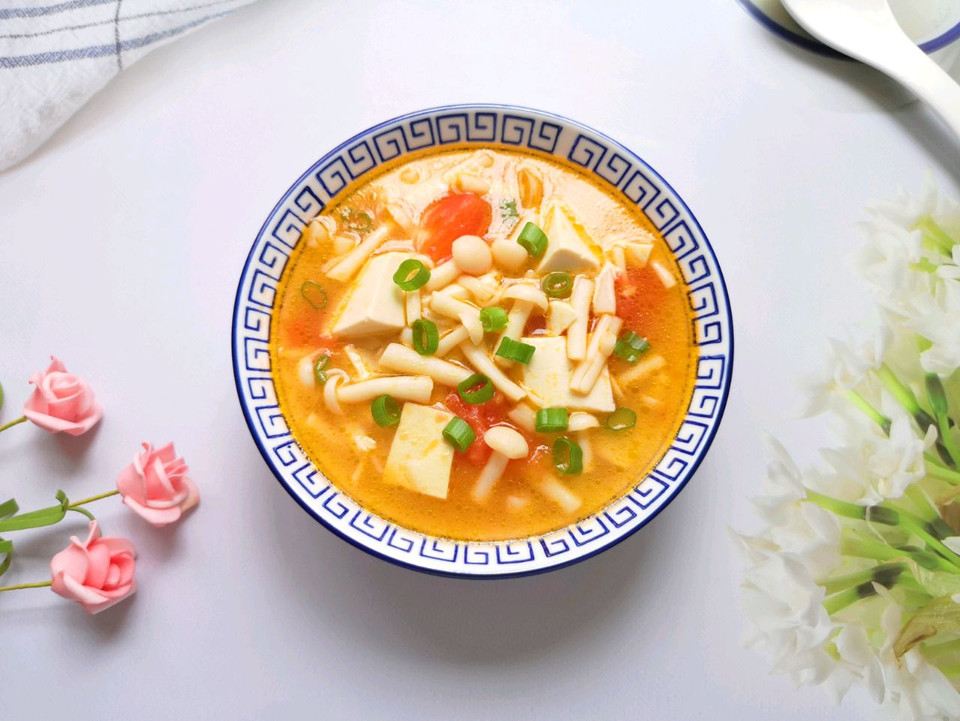 海鲜菇豆腐汤的做法