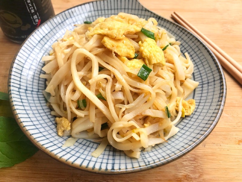 鸡蛋炒河粉的做法