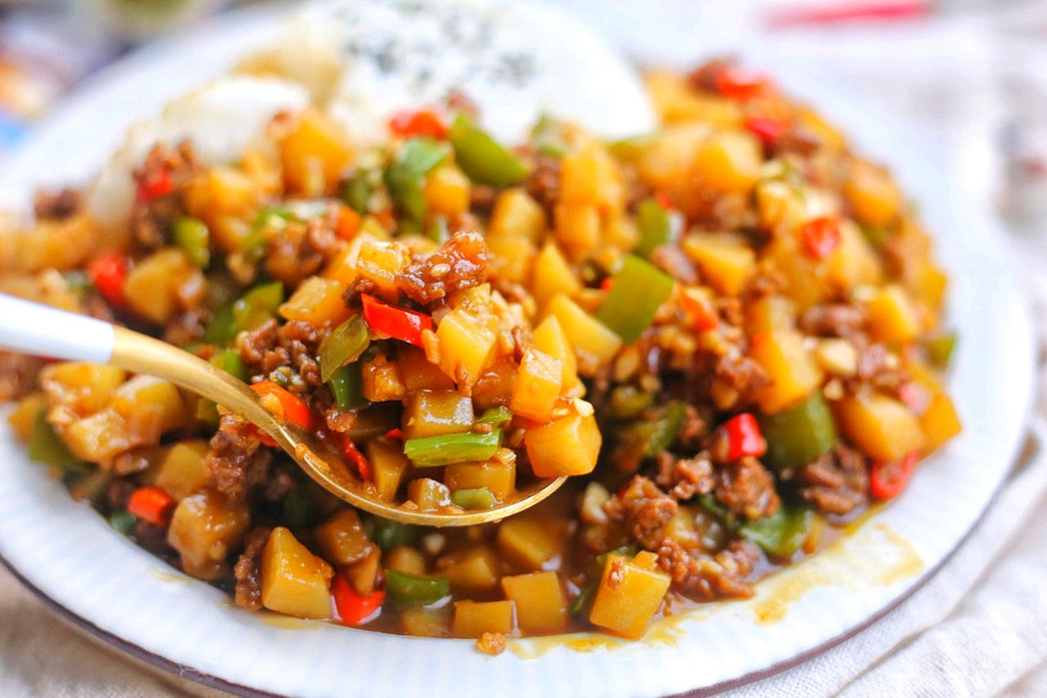 土豆肉末盖饭的做法