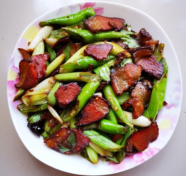腊肉炒蒜苗的做法