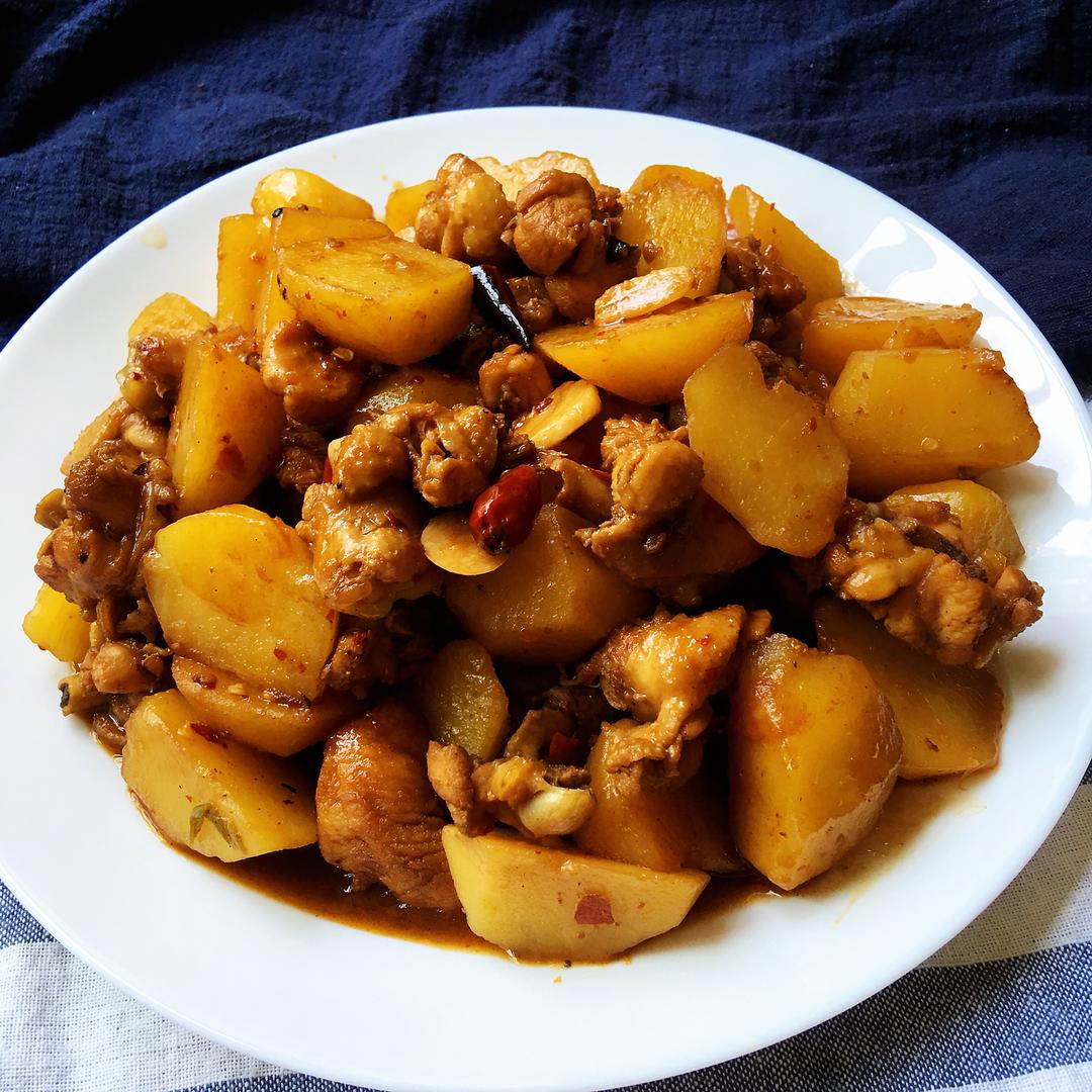 土豆炖鸡腿的做法