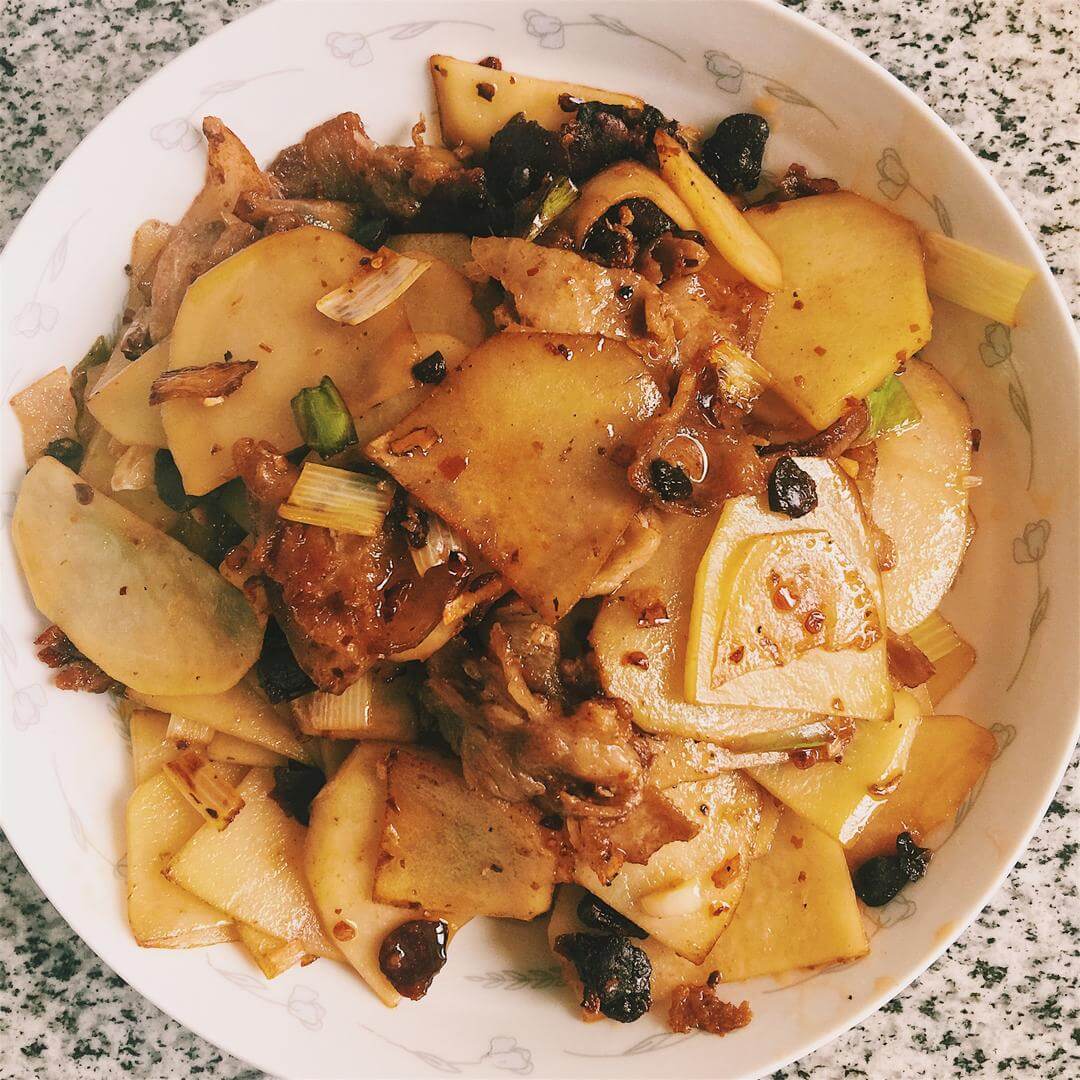 土豆片回锅肉的做法