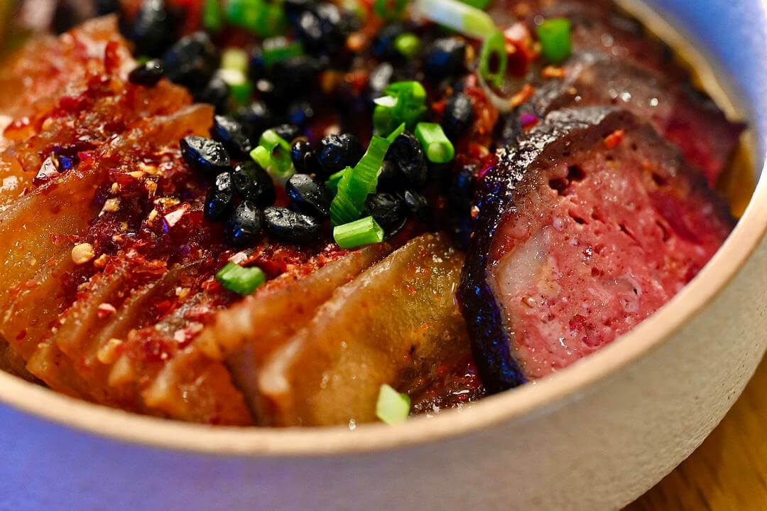 猪血丸子蒸腊肉的做法