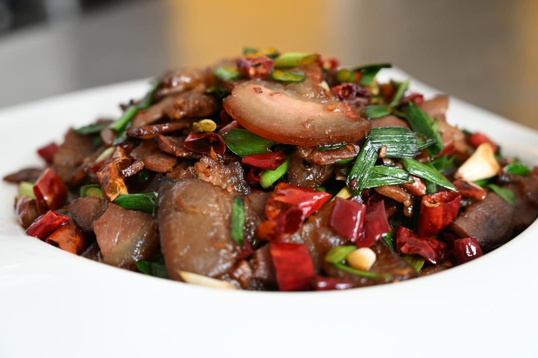 大蒜辣椒炒腊肉的做法
